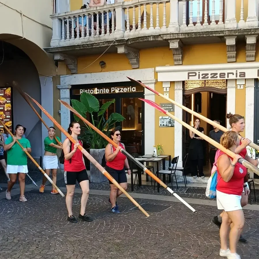 Equipaggi in sfilata al Palio delle Mura di Peschiera 2026