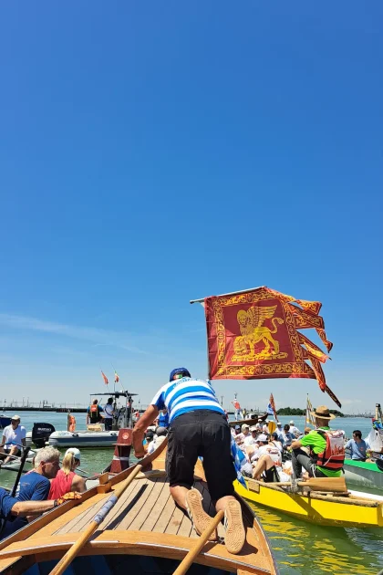 Equipaggio in Caorlina alla 50° Vogalonga